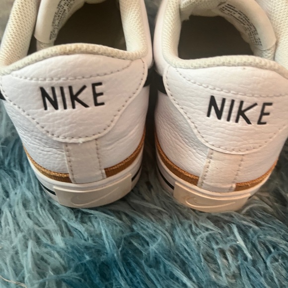 White Nike size 7 - Picture 3 of 9